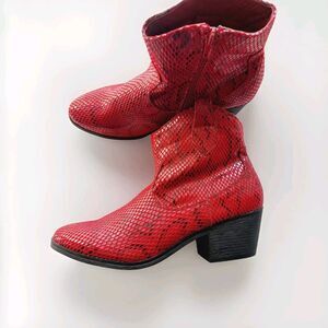 True Craft Women's Booties Red Snake Print Size 8 1/2 Boots